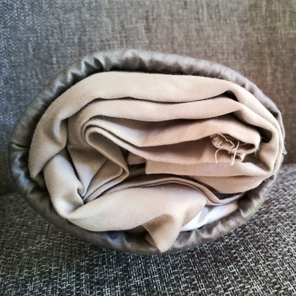 Casaluna Temperature Regulating Solid Pillowcase Set - Picture 6 of 13